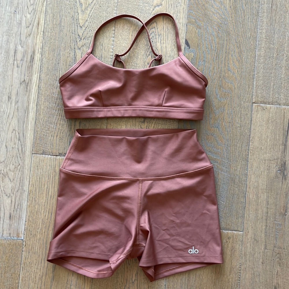 Alo airlift biker short and bra set